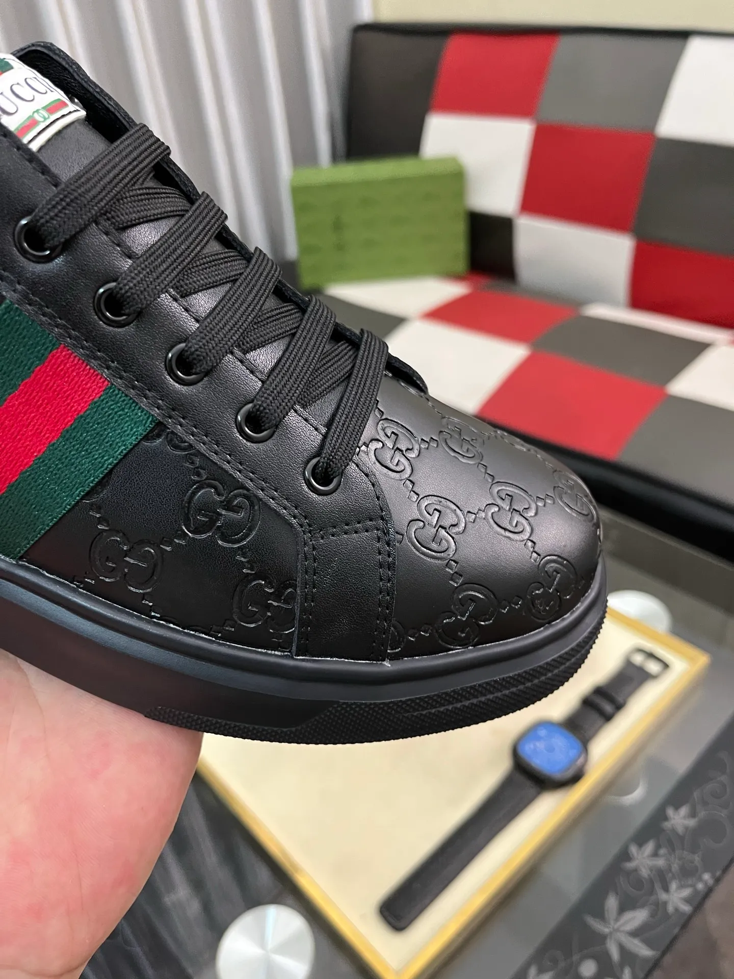 Men's shoes 💰420⌚️⌚️ [Gucci·Gucci] Original quality. ~ Unique modern style sneakers. 🏃A must-have casual shoe for trendy men😍😍 Original brand imported from Italy, imported original leather, sheep lining (refuses to discolor and grind feet) Sole: Original sole provided by the original factory, French lazy style design ⚠️Fit to the feet, original quality, super comfortable original sole. Code number: 38-442️⃣Colors available